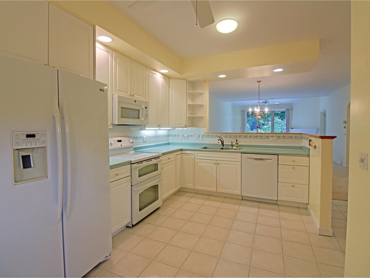 356 Meadowrun Road Williston, VT 05495 - Photo 2 of 32