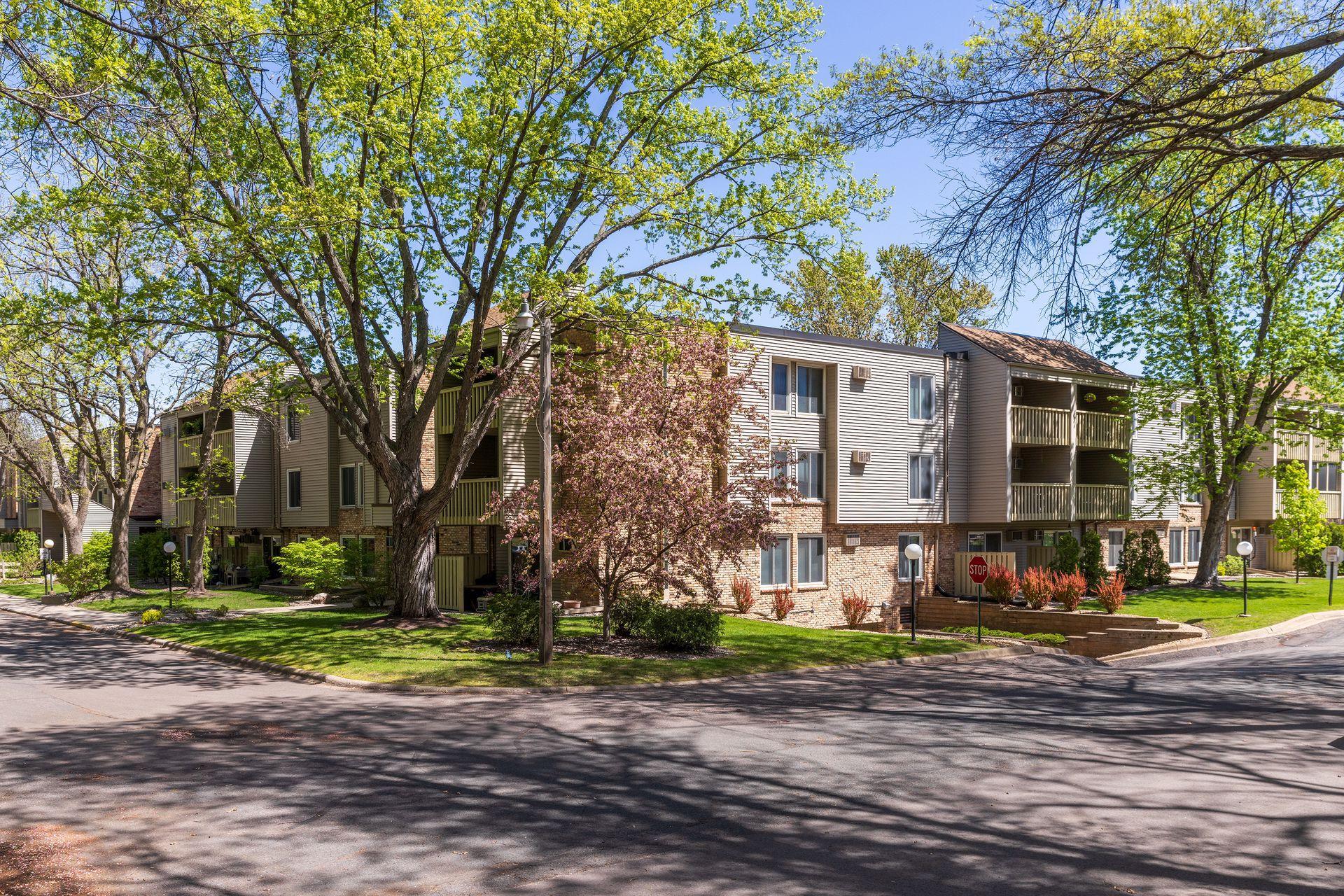 4045 Hodgson Road, Unit 120 Shoreview, MN 55126 - Photo 5 of 41 Gallery Image 5