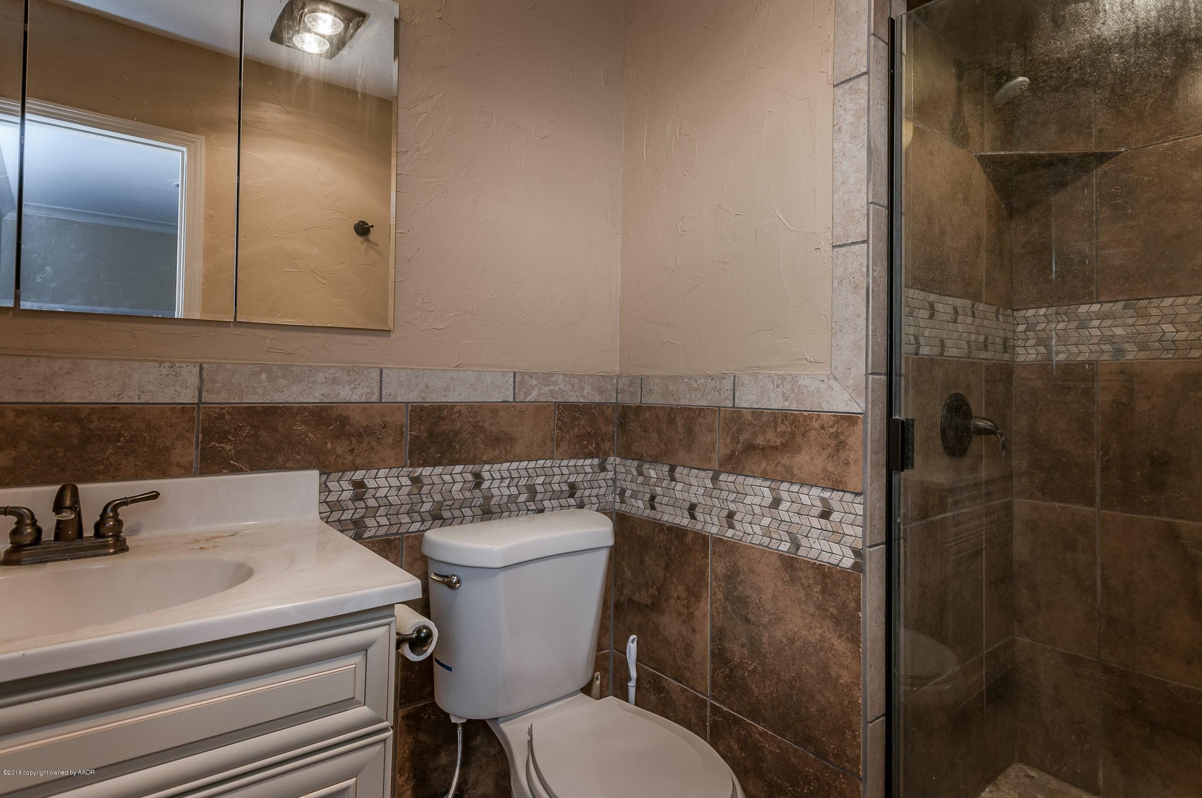 5102 McCarty Boulevard Amarillo, TX 79110 - Photo 15 of 21 014_Master Bathroom