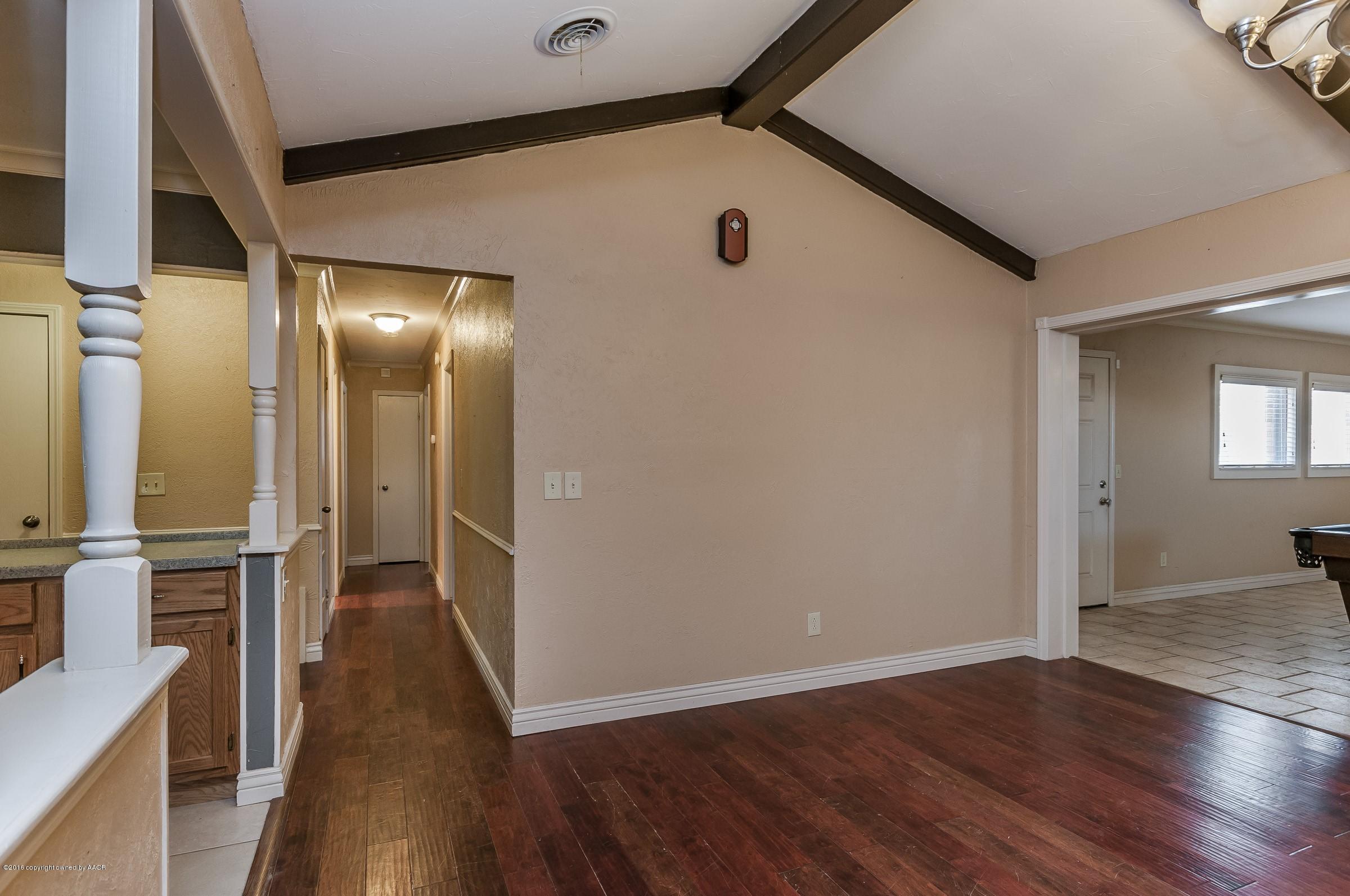 5102 McCarty Boulevard Amarillo, TX 79110 - Photo 6 of 21 003_Living Room (2)