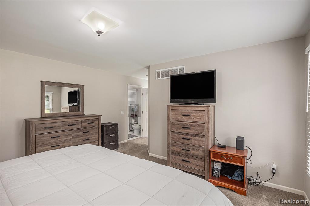 3074 Woodcrest Road Rochester Hills, MI 48309 - Photo 16 of 39