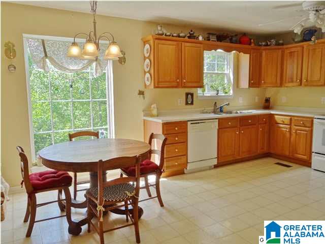 1014 Crest Road Leeds, AL 35094 - Photo 8 of 32