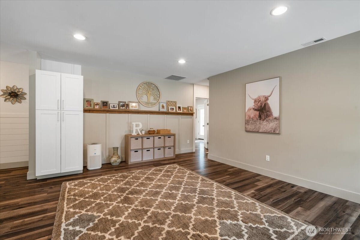 26709 Entwhistle Road East Buckley, WA 98321 - Photo 5 of 40 a very nice looking room with a couch