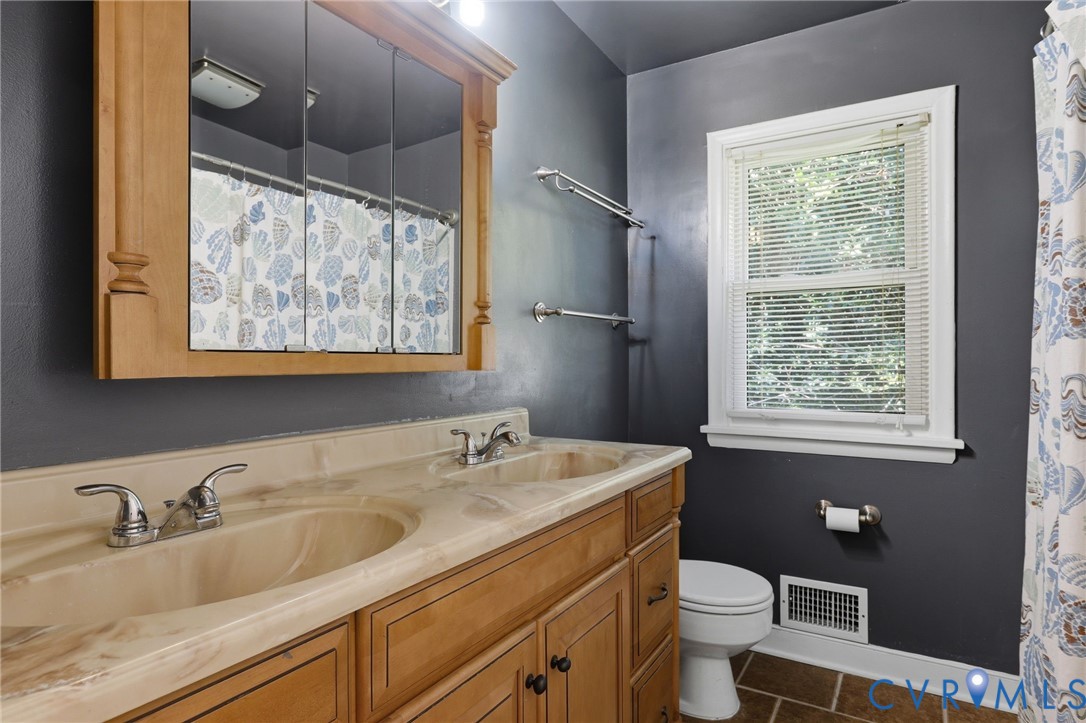 3908 Bridgeton Road Richmond, VA 23234 - Photo 22 of 26 Full hall bath with double vanity