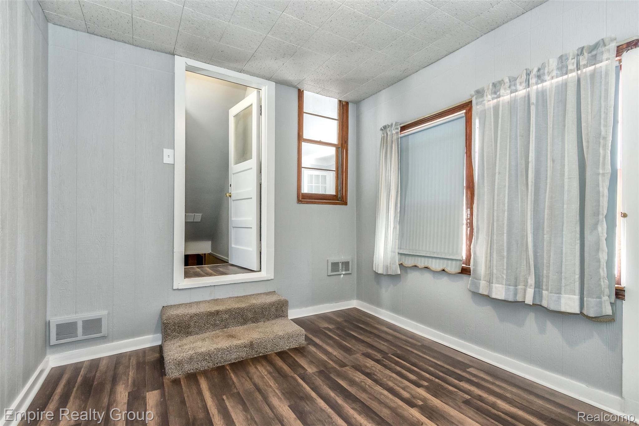 16331 Inkster Road Livonia, MI 48154 - Photo 29 of 40 29.jpg