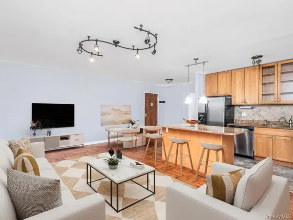 $199,000 | 5601 Riverdale Avenue, Unit 3R | North Riverdale