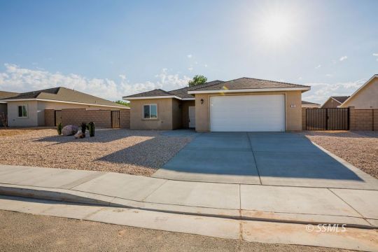 401 Thomas Street Ridgecrest, CA 93555 - Photo 3 of 28