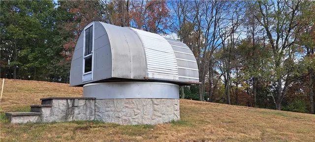 a view of a back yard of the house