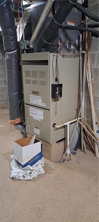 1825 Robertsville Road Punxsutawney, PA 15767 - Photo 20 of 22 a room with gym equipment