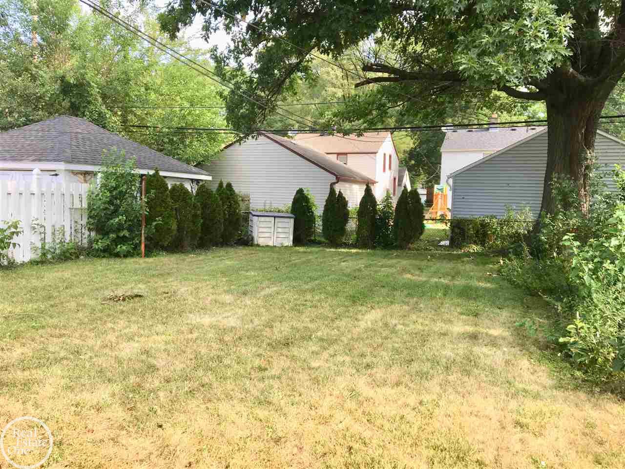 2146 Ridgemont Road Grosse Pointe Woods, MI 48236 - Photo 2 of 8