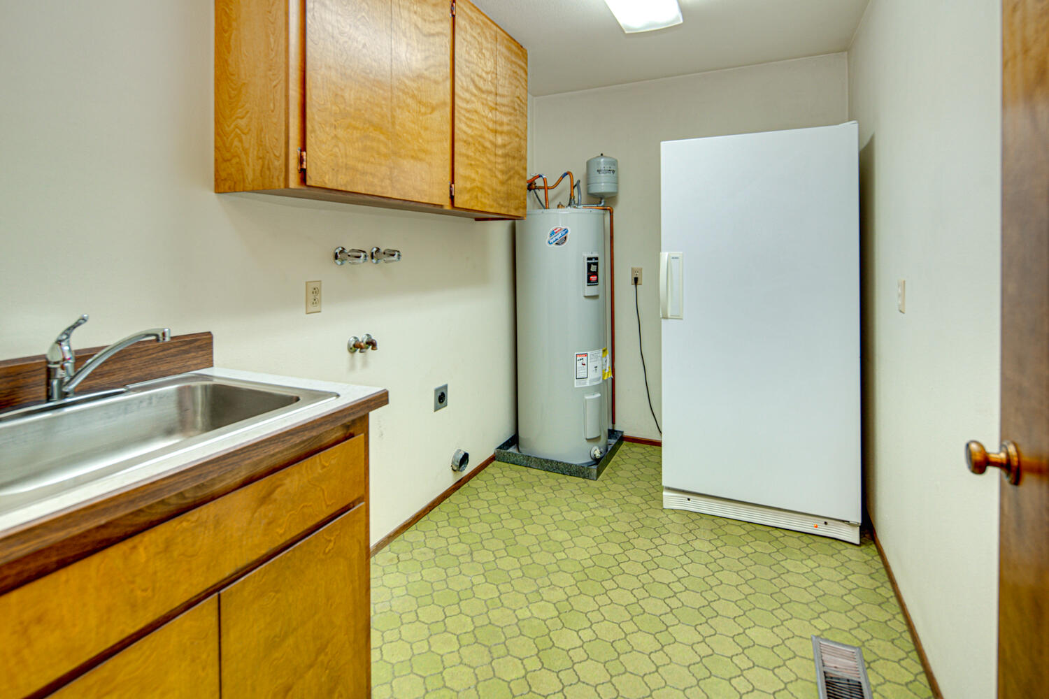 1005 Northeast Butler Market Road Bend, OR 97701 - Photo 13 of 43 1005-157
