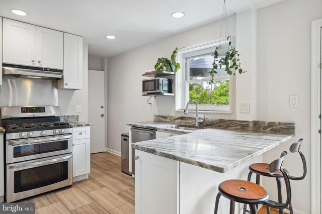 $950,000 | 2511 King Street, Alexandria, VA 22301