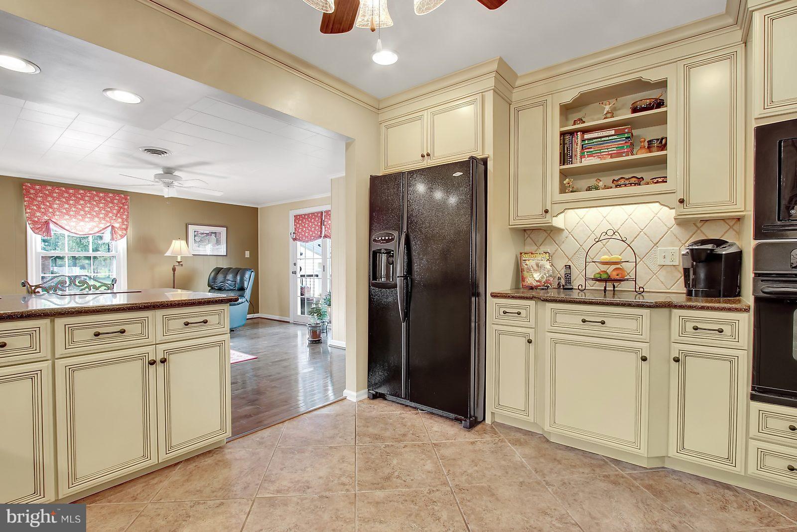 16617 Kendle Road Williamsport, MD 21795 - Photo 8 of 30 convection-microwave, oven