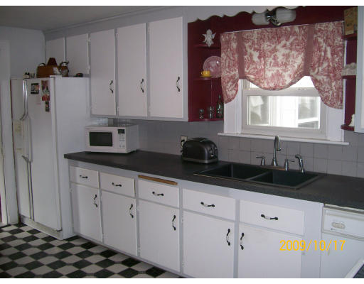 11 Ritchie Road Lynn, MA 01904 - Photo 3 of 6 Gallery Image 3