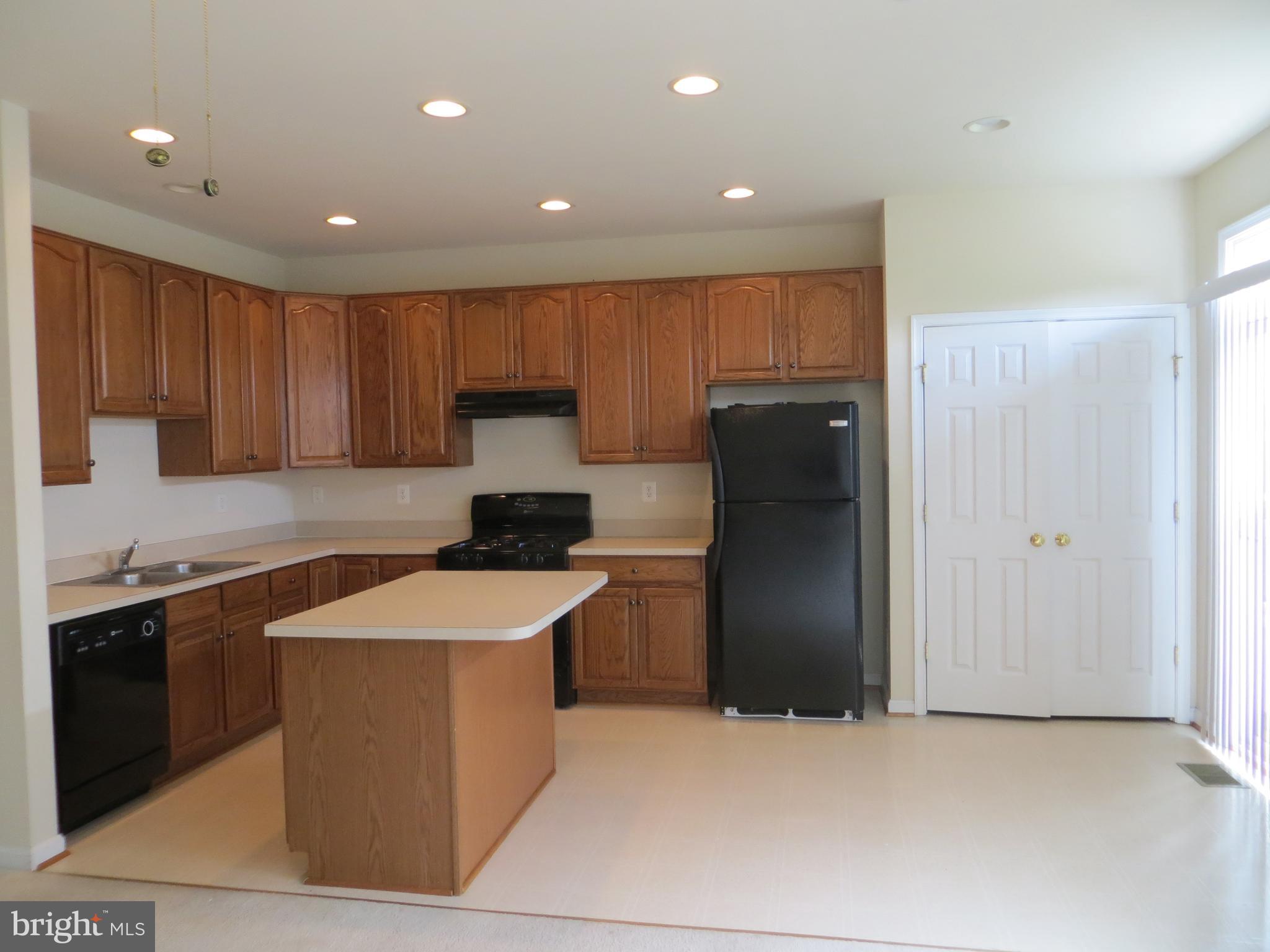 71 Spoon Square Front Royal, VA 22630 - Photo 9 of 28 Kitchen/Breakfast