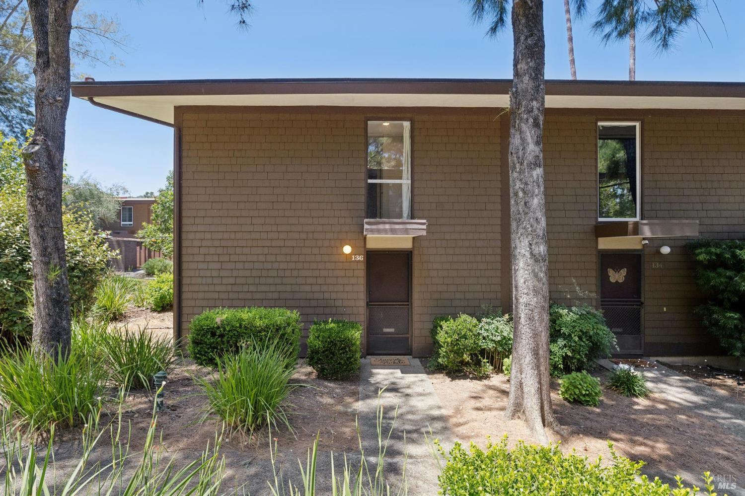 136 Surrey Lane San Rafael, CA 94903 - Photo 3 of 31