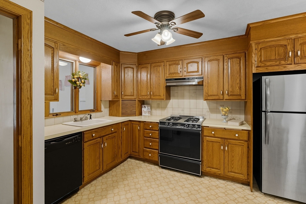 22 Adams Street Melrose, MA 02176 - Photo 11 of 27