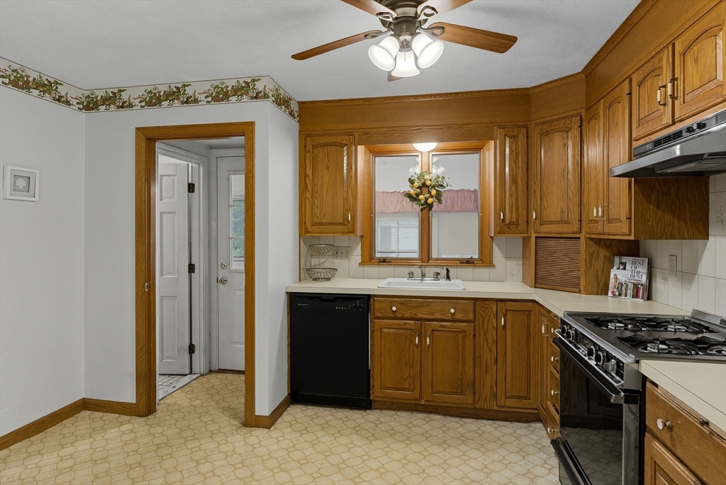 22 Adams Street Melrose, MA 02176 - Photo 13 of 27