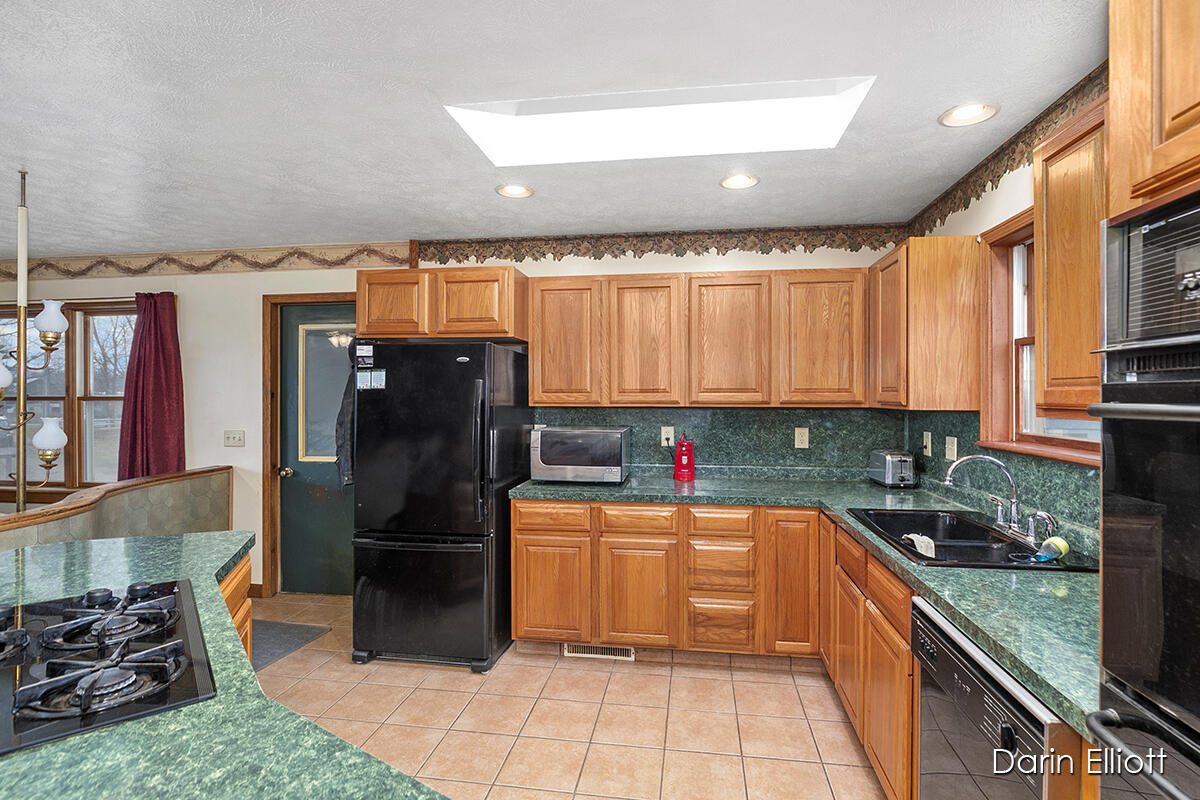 2045 Stanbro Road Ionia, MI 48846 - Photo 12 of 53 IMG_1008
