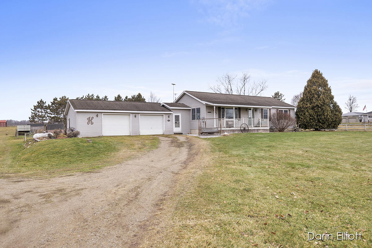 2045 Stanbro Road Ionia, MI 48846 - Photo 4 of 53 IMG_1002