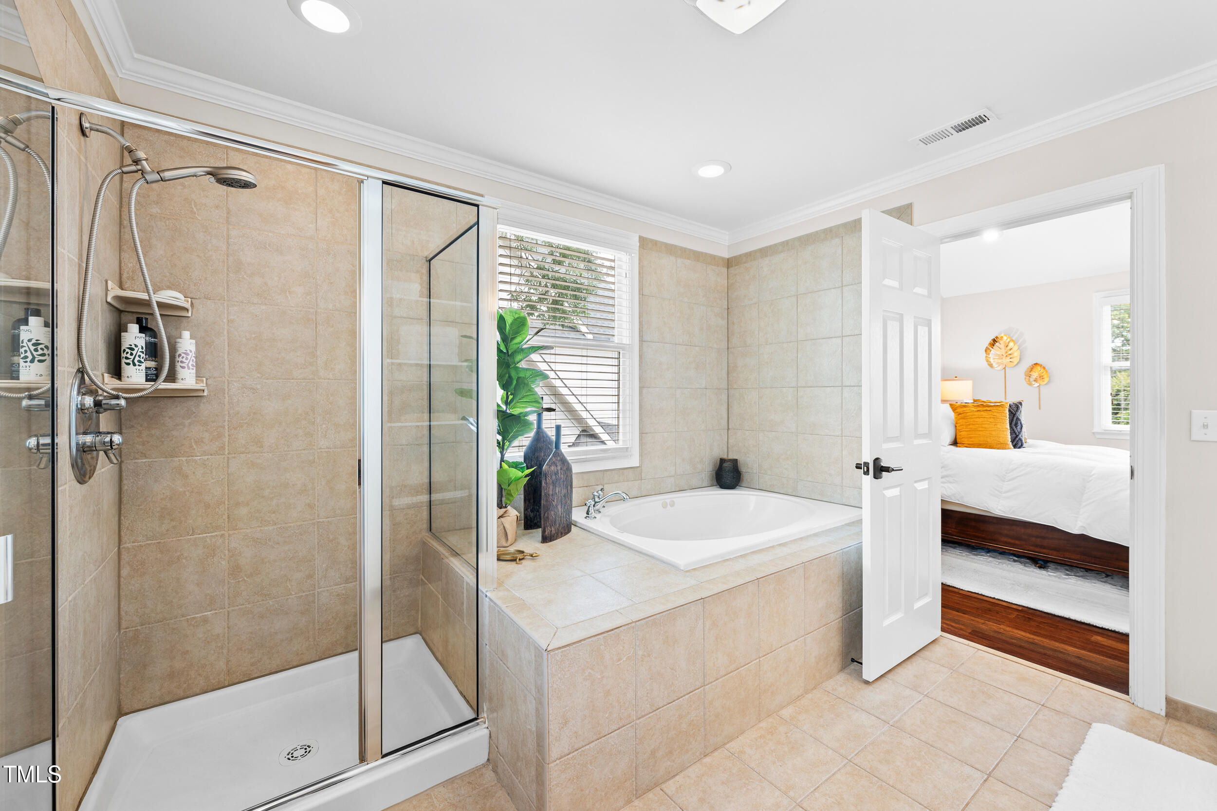 627 New Road Raleigh, NC 27608 - Photo 17 of 30 27 -627 new rd, interior, primary