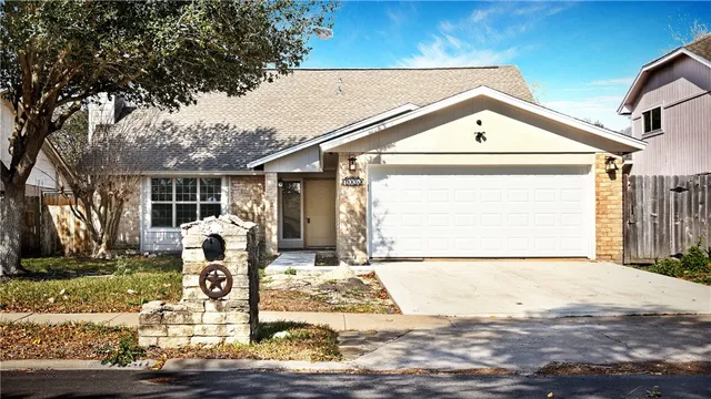 $2,495 | 7030 Tree Top Place, Corpus Christi, TX 78413
