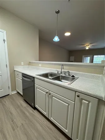 $185,000 | 1600 Villa Capri Circle, Unit 307, Odessa, FL 33556