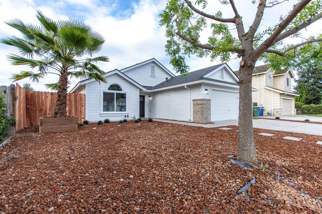 1444 Waterthrush Way Turlock, CA 95382 - Photo 3 of 33