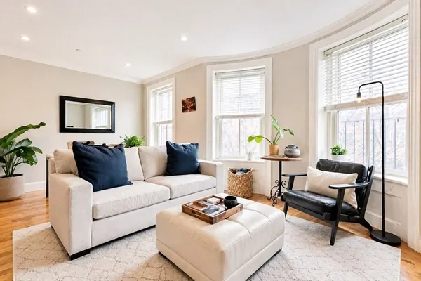 $6,000 | 142 West Concord Street, Unit 3, Boston, MA 02118
