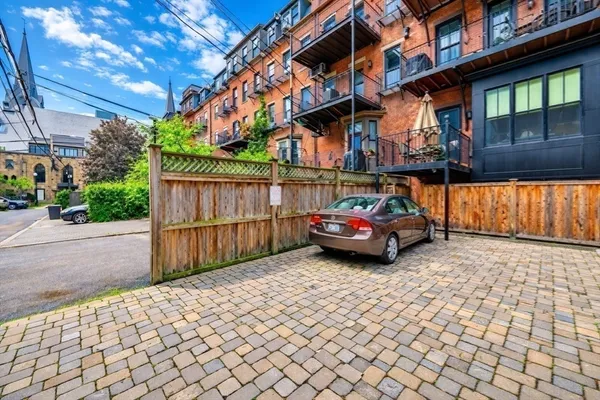 $6,000 | 142 West Concord Street, Unit 3, Boston, MA 02118