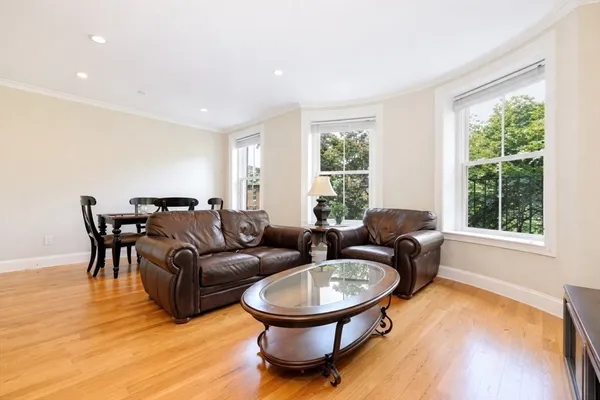 $6,200 | 142 West Concord Street, Unit 3, Boston, MA 02118