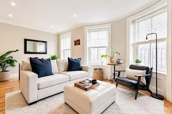 $6,000 | 142 West Concord Street, Unit 3, Boston, MA 02118