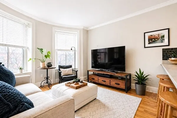 $6,000 | 142 West Concord Street, Unit 3, Boston, MA 02118