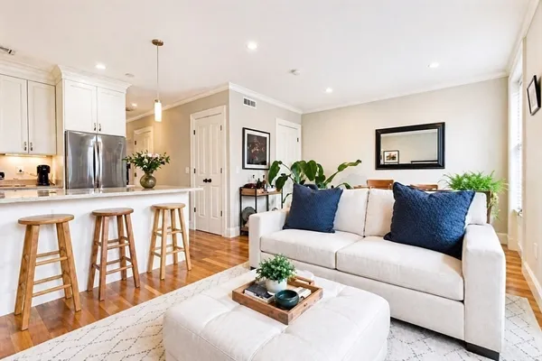 $6,000 | 142 West Concord Street, Unit 3, Boston, MA 02118