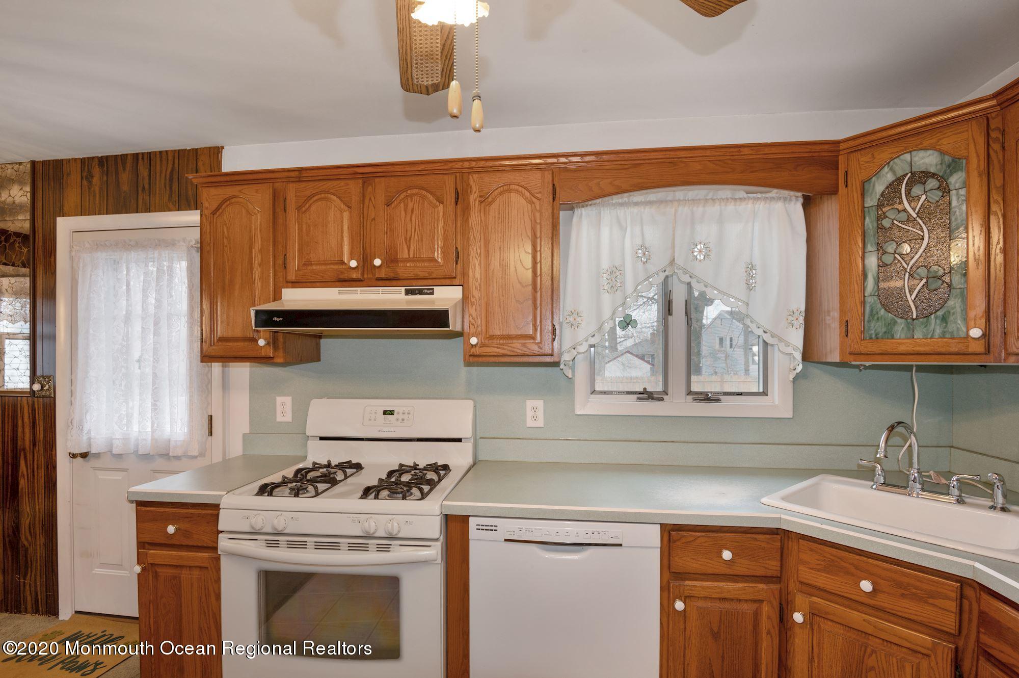 6 Eastlick Road Edison, NJ 08817 - Photo 9 of 39 009_6_Eastlick_Rd_318717_595248