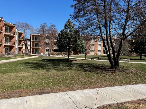 $125,000 | 9717 South Keeler Avenue, Unit 209, Oak Lawn, IL 60453