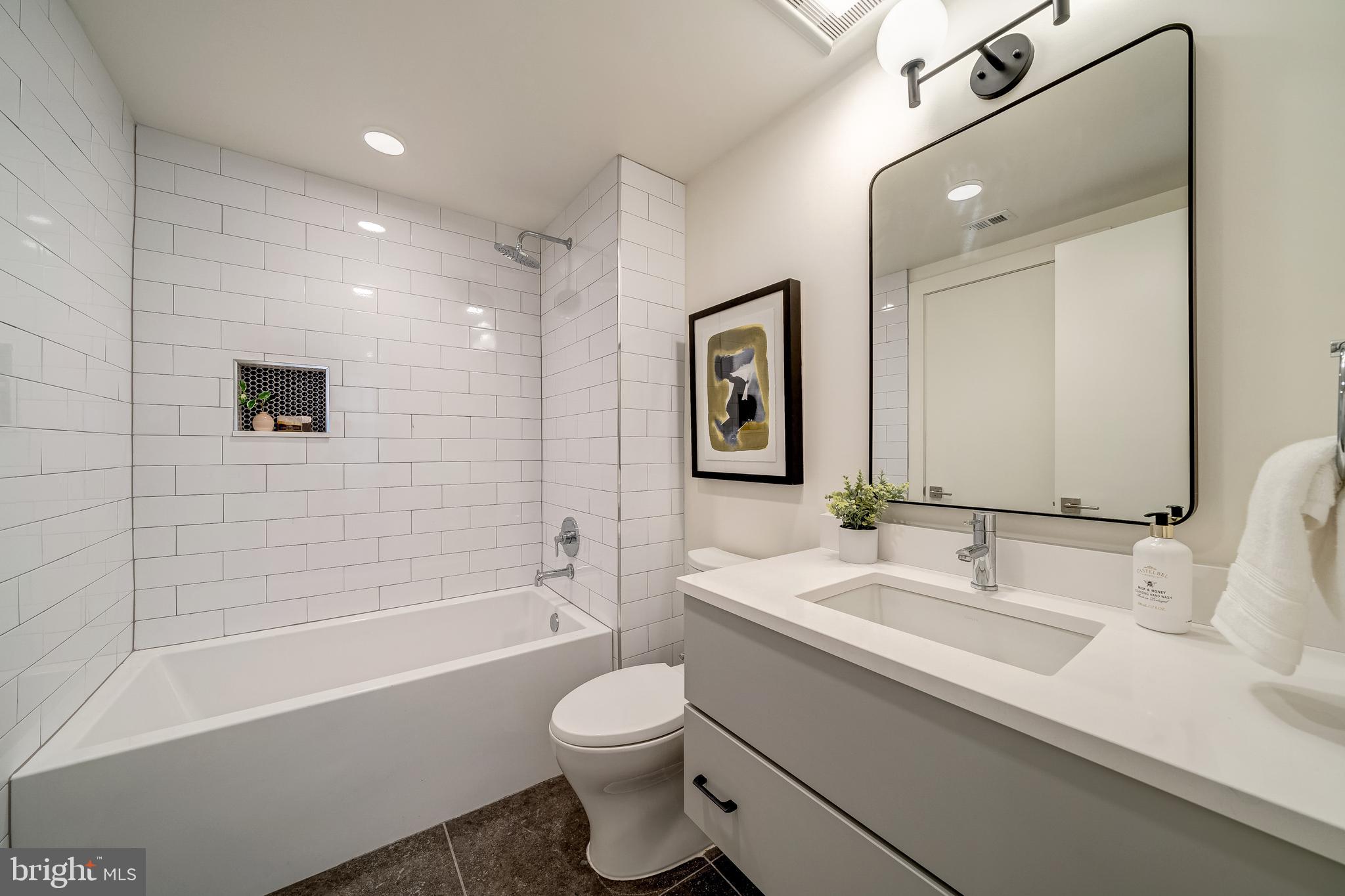 440 R Street Northwest, Unit 3 Washington, DC 20001 - Photo 18 of 24 Well-appointed secondary full bathroom