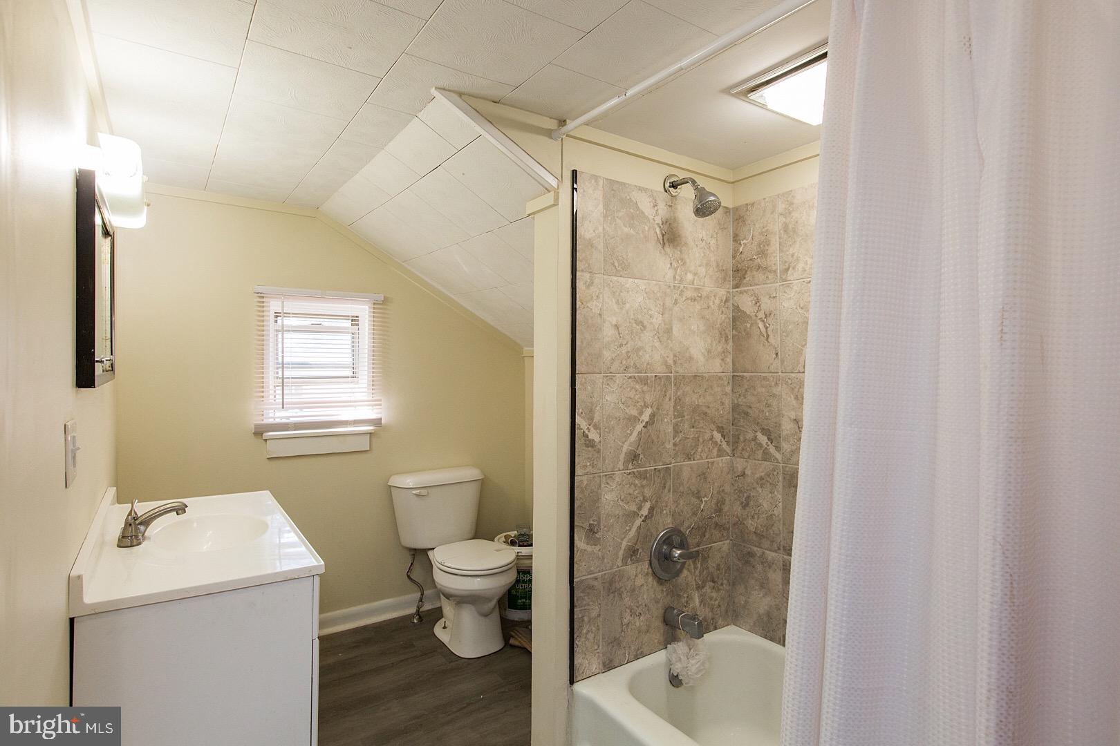 115 Market Street Lititz, PA 17543 - Photo 48 of 79 Full bath with new flooring & tiled tub