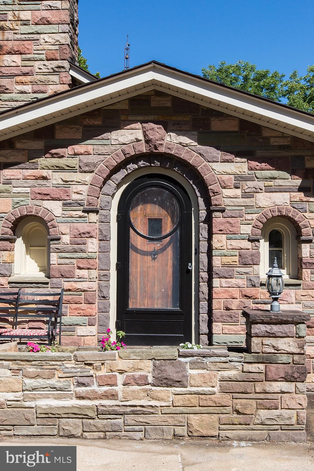 115 Market Street Lititz, PA 17543 - Photo 9 of 79 Great circular doors