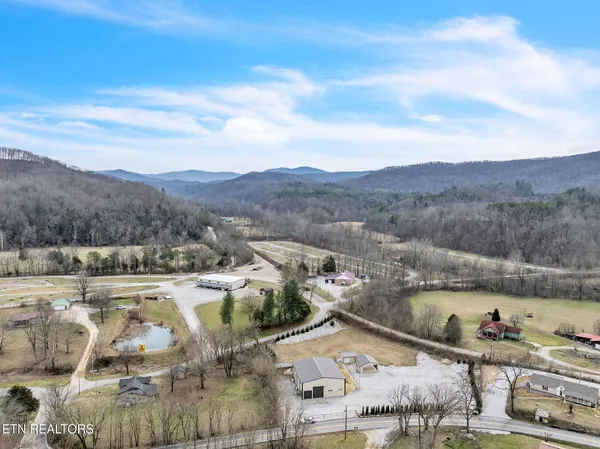 $500,000 | 1988 Winona Road, Huntsville, TN 37756