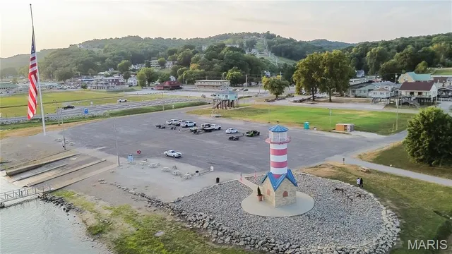 $160,000 | 12 Water Street, Grafton, IL 62037