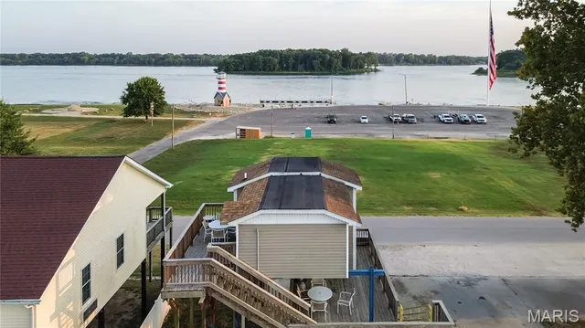 $160,000 | 12 Water Street, Grafton, IL 62037