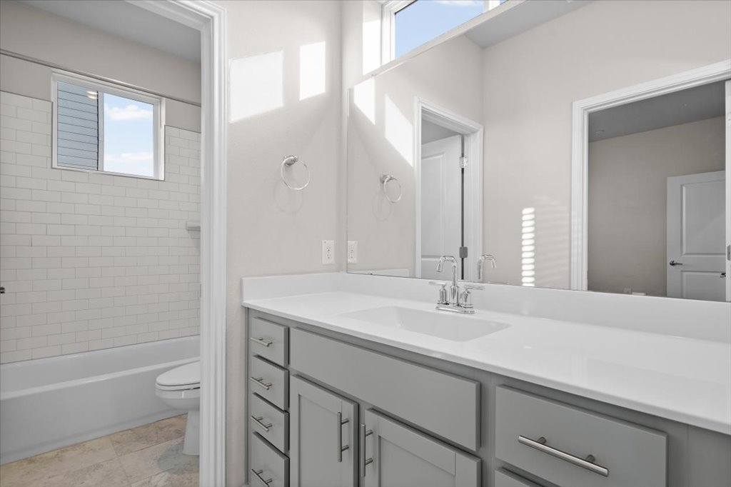 9015 Cattle Baron Path, Unit 705 Austin, TX 78747 - Photo 24 of 35 a bathroom with a sink and a bathtub