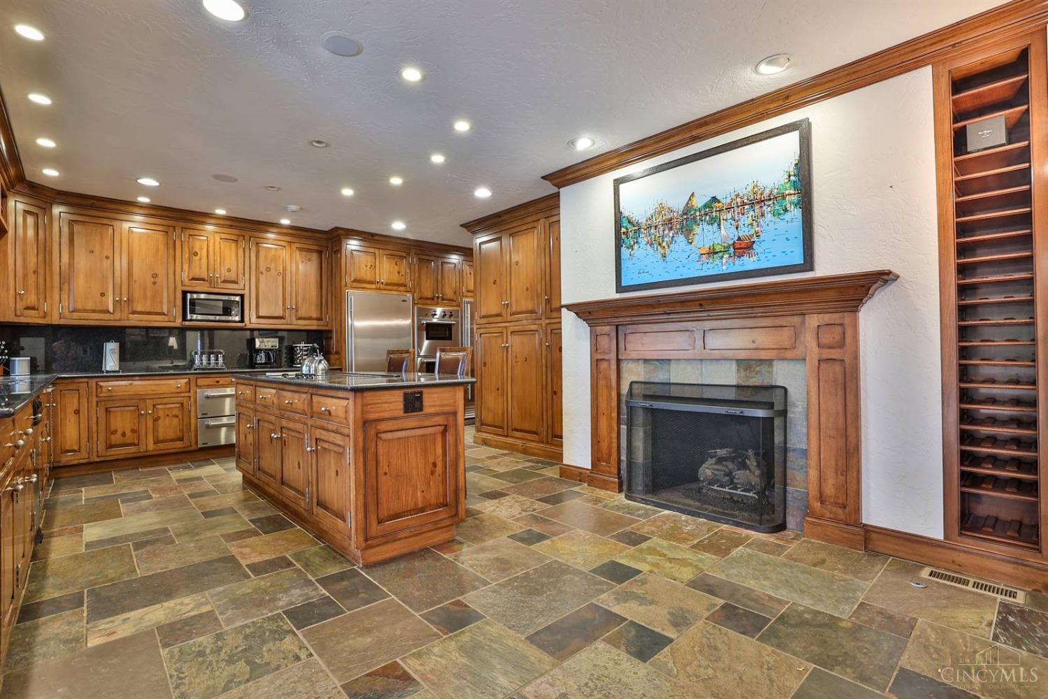 5905 Drake Road Cincinnati, OH 45243 - Photo 16 of 85