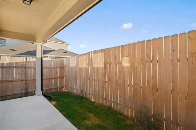 a view of a backyard with pathway