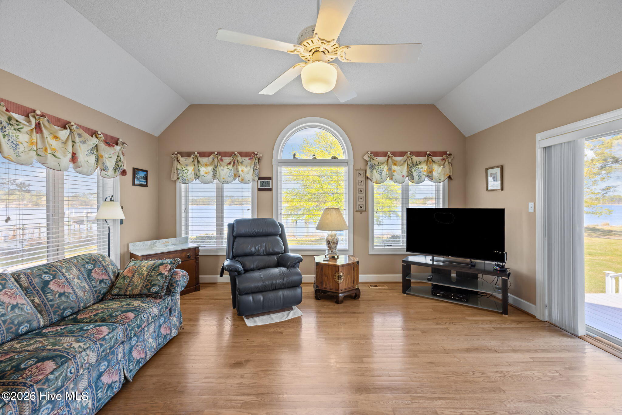 609 Mills Road Oriental, NC 28571 - Photo 51 of 85 28-web-or-mls-0C0A7955