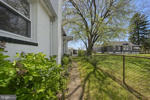 $329,000 | 282 Davis Avenue, Clifton Heights, PA 19018