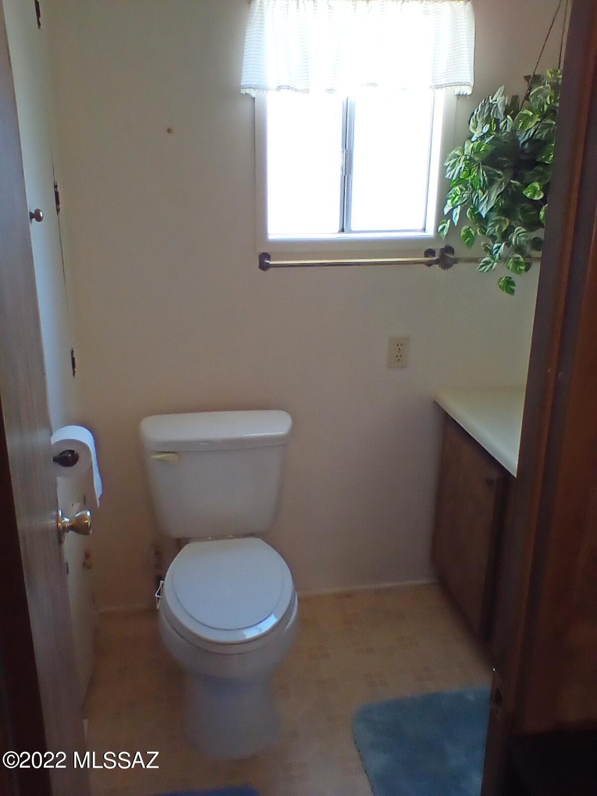5473 West Box R Street Tucson, AZ 85713 - Photo 8 of 21 Bathroom