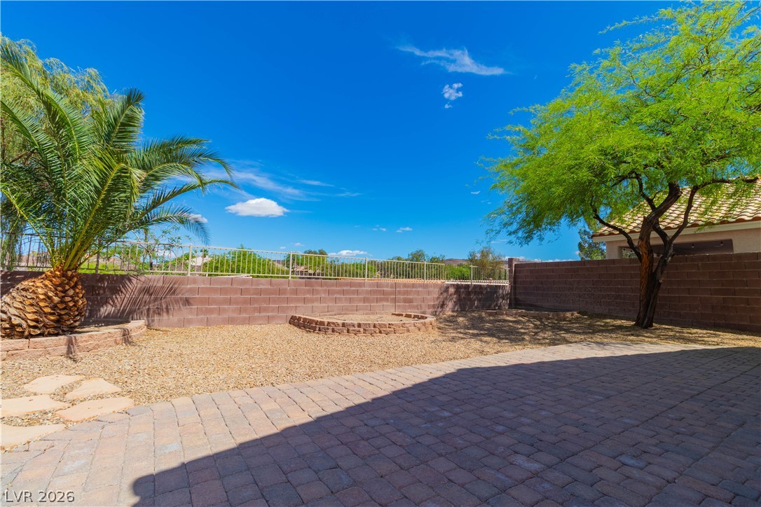 2272 Chestnut Ranch Avenue Henderson, NV 89052 - Photo 2 of 35