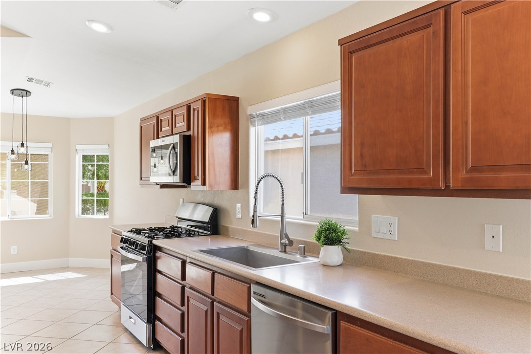 2272 Chestnut Ranch Avenue Henderson, NV 89052 - Photo 5 of 35